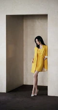 景甜气质优雅yellow 黄西服连衣裙套装着身甜美写真照片