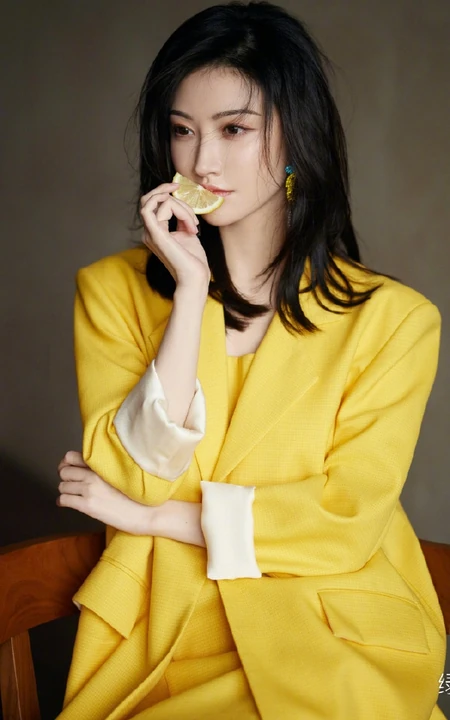 景甜气质优雅yellow 黄西服连衣裙套装着身甜美写真照片