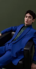 朱一龙优雅绅士帅气蓝色西服套装沙发写真照片