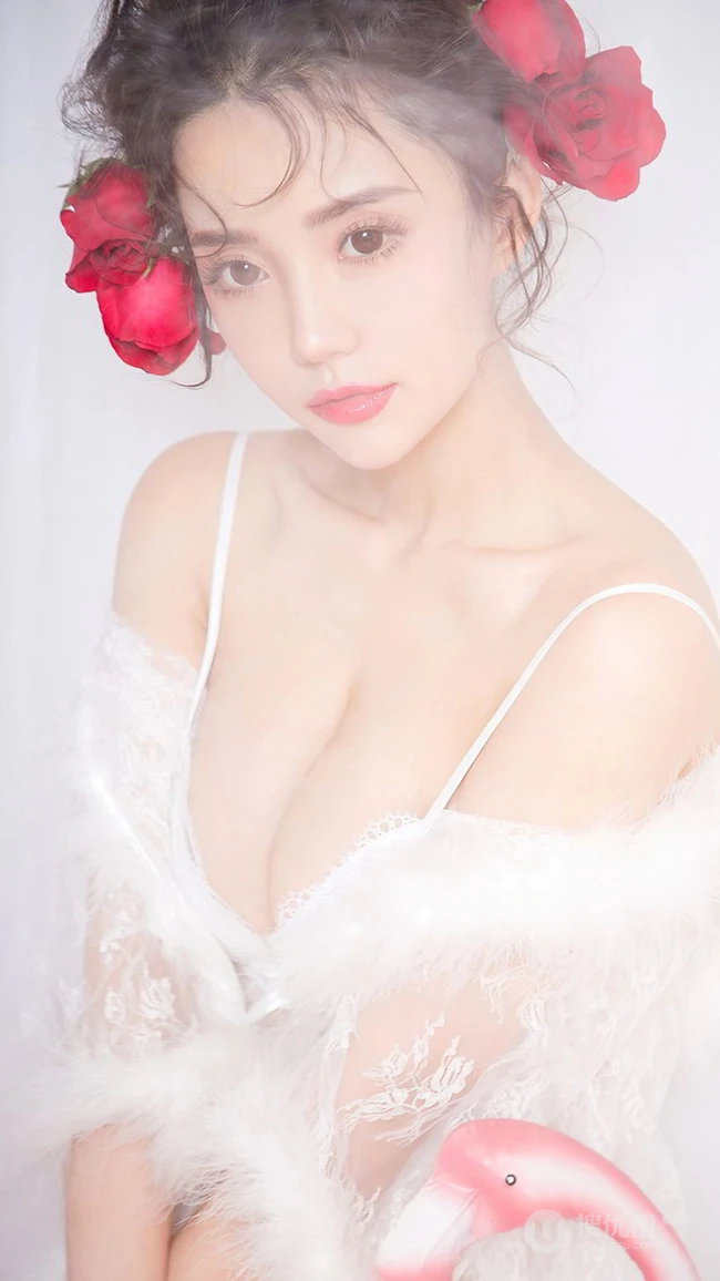 性感丰满美女吊带蕾丝情趣内衣氛围写真手机壁纸图片