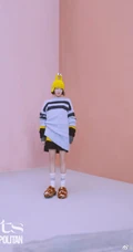 周冬雨可爱俏皮灵动表情登杂志写真，多套服饰诠释元气少女气质