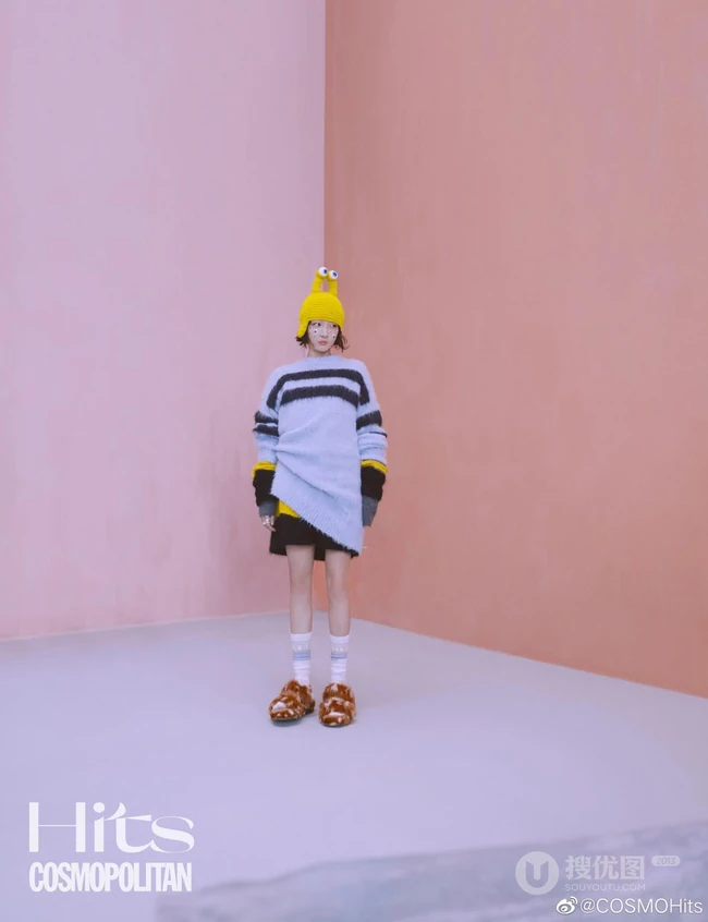 周冬雨可爱俏皮灵动表情登杂志写真，多套服饰诠释元气少女气质