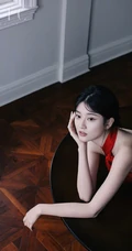 乔欣拗着美背出镜，可盐可甜，气质俏皮杂志写真图片