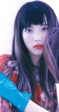 IU李知恩复古俏丽穿搭登某杂志封面画报写真美照