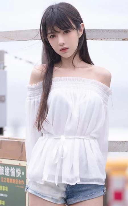 小脸蛋女生Shika小鹿鹿礼裙白衣牛仔短裤穿搭户外清新写真照片
