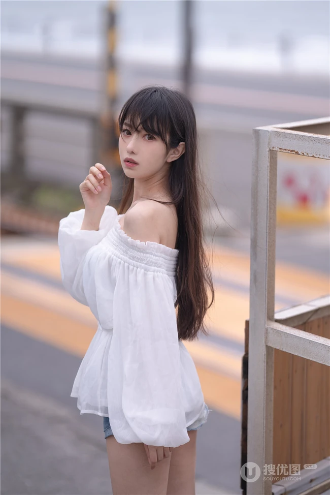 小脸蛋女生Shika小鹿鹿礼裙白衣牛仔短裤穿搭户外清新写真照片