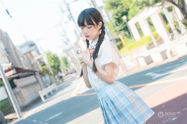 小脸蛋女生Shika小鹿鹿礼裙白衣牛仔短裤穿搭户外清新写真照片
