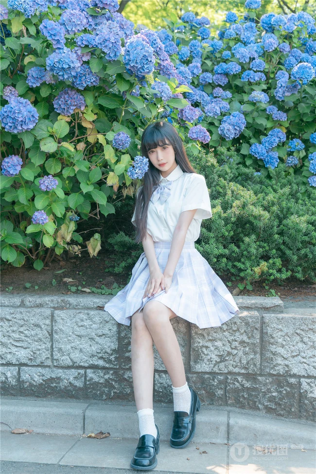 小脸蛋女生Shika小鹿鹿礼裙白衣牛仔短裤穿搭户外清新写真照片
