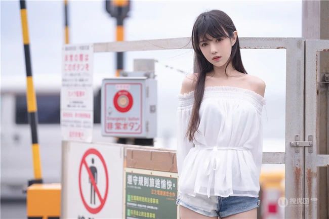 小脸蛋女生Shika小鹿鹿礼裙白衣牛仔短裤穿搭户外清新写真照片