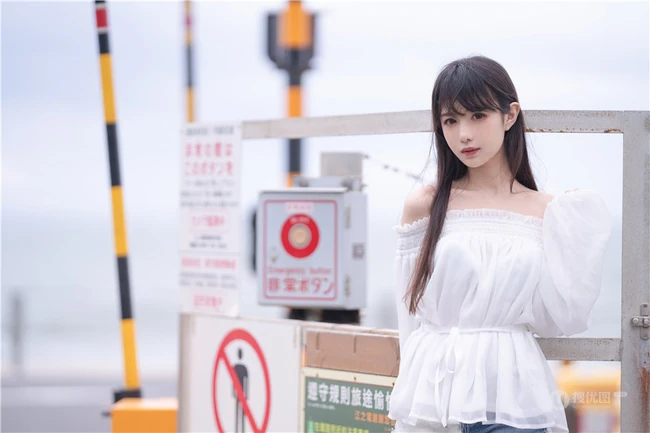小脸蛋女生Shika小鹿鹿礼裙白衣牛仔短裤穿搭户外清新写真照片
