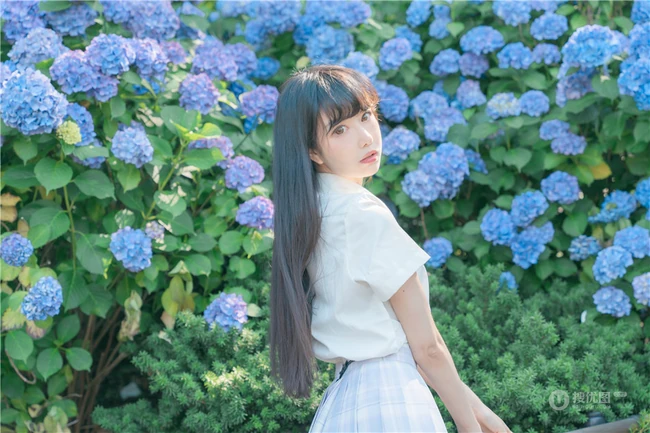 小脸蛋女生Shika小鹿鹿礼裙白衣牛仔短裤穿搭户外清新写真照片