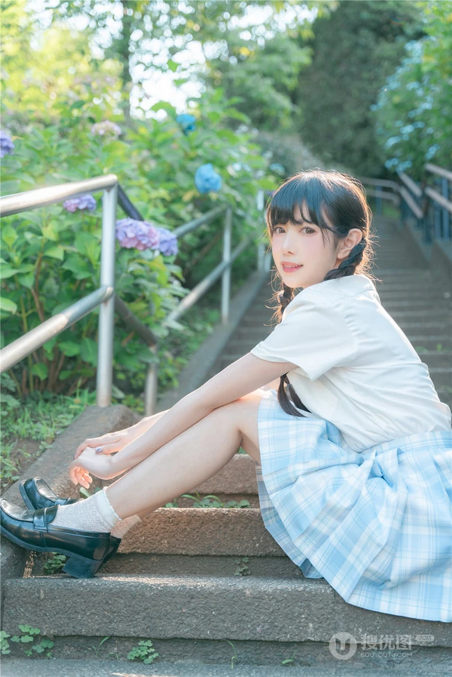 小脸蛋女生Shika小鹿鹿礼裙白衣牛仔短裤穿搭户外清新写真照片