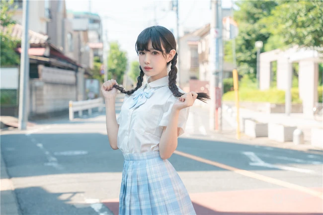 小脸蛋女生Shika小鹿鹿礼裙白衣牛仔短裤穿搭户外清新写真照片
