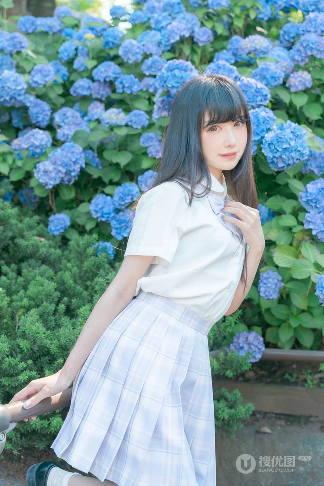 小脸蛋女生Shika小鹿鹿礼裙白衣牛仔短裤穿搭户外清新写真照片
