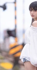小脸蛋女生Shika小鹿鹿礼裙白衣牛仔短裤穿搭户外清新写真照片