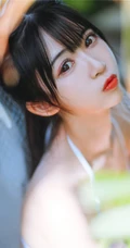 阳光动人少女鳗鱼霏儿肩带泳装家居服牛仔热裤穿搭海边旅拍写真套图