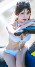 阳光动人少女鳗鱼霏儿肩带泳装家居服牛仔热裤穿搭海边旅拍写真套图