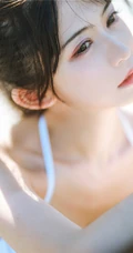 阳光动人少女鳗鱼霏儿肩带泳装家居服牛仔热裤穿搭海边旅拍写真套图