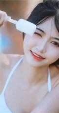 阳光动人少女鳗鱼霏儿肩带泳装家居服牛仔热裤穿搭海边旅拍写真套图