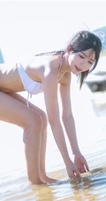 阳光动人少女鳗鱼霏儿肩带泳装家居服牛仔热裤穿搭海边旅拍写真套图