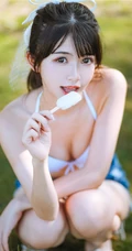 阳光动人少女鳗鱼霏儿肩带泳装家居服牛仔热裤穿搭海边旅拍写真套图