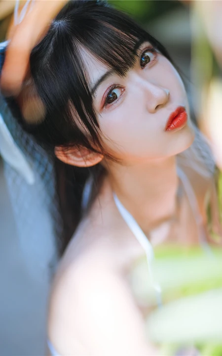阳光动人少女鳗鱼霏儿肩带泳装家居服牛仔热裤穿搭海边旅拍写真套图