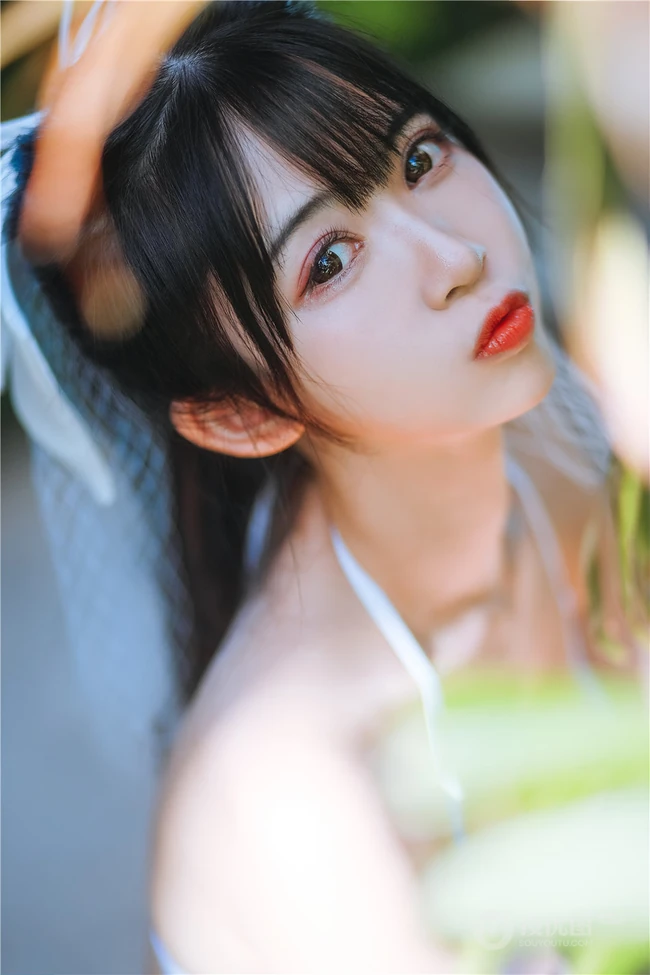 阳光动人少女鳗鱼霏儿肩带泳装家居服牛仔热裤穿搭海边旅拍写真套图