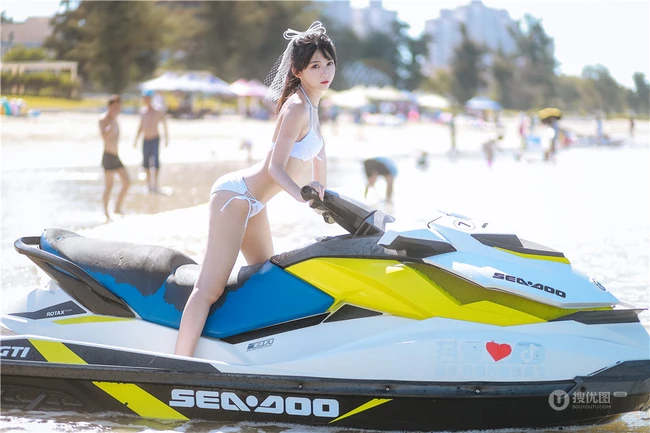 阳光动人少女鳗鱼霏儿肩带泳装家居服牛仔热裤穿搭海边旅拍写真套图