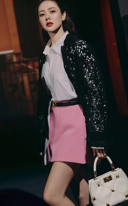 韩国女星孙艺珍多套都市穿搭显酷飒气质写真美照