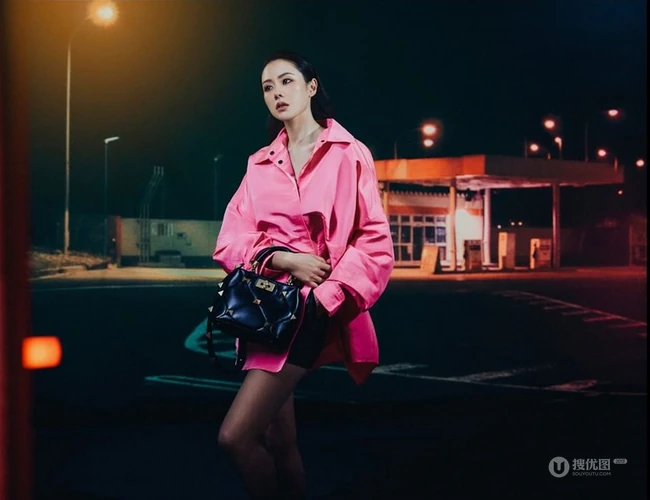 韩国女星孙艺珍多套都市穿搭显酷飒气质写真美照