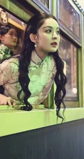 古力娜扎《十二谭》古典韵味旗袍装气质大方写真剧照图片