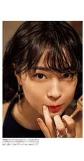 日本模特、演员广濑丝丝杂志写真享受日料美食写真图片