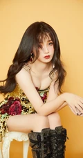 虞书欣化身气质辣妈，肩带礼裙花裙着身，一展动人身材玲珑曲线