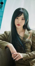 郑乃馨卡其色纽扣时尚紧身裙靓丽清新写真图片