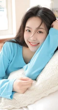 温柔可人，笑容甜少女身着蓝衣短裤居家慵懒清新写真套图