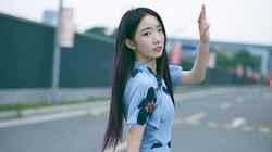 孟美岐清新夏日穿搭户外街拍写真桌面壁纸图片