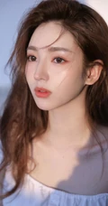 牛奶肌肤浅粉精致 高颜值清纯少女白衣白裤春意室内写真美照