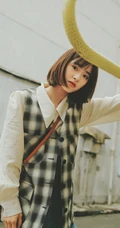 少女沈月休闲穿搭街拍闲逛春意十足甜美可爱写真图片