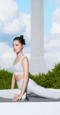 辛芷蕾气质紧身运动套装练习瑜伽显完美身段写真图片