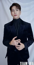 王嘉尔酷潮，可爱，率真等不同穿搭风格元素个性写真精选图片集