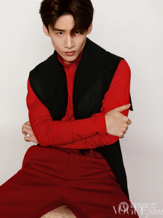 白敬亭VogueFilm杂志帅气写真照片