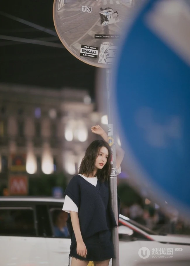 李沁甜美可爱休闲装穿搭街拍写真照片