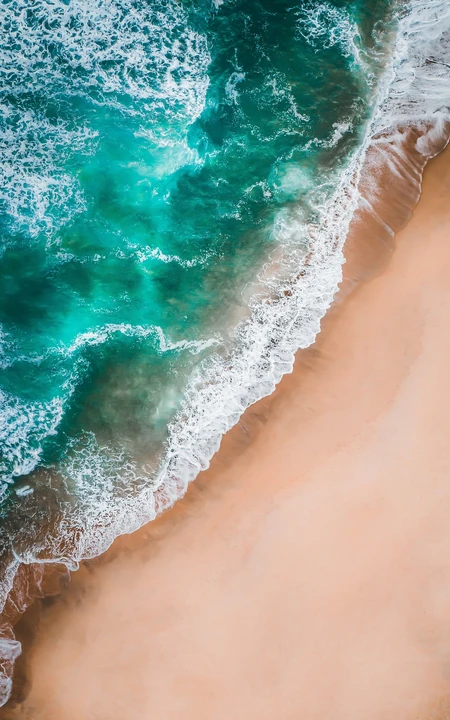 海边，海岸，波涛汹涌的蓝色海水高清景色手机壁纸图片