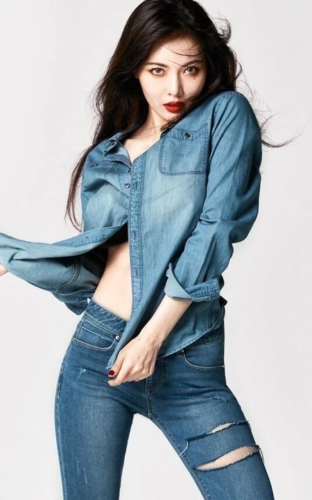 韩国女艺人泫雅紧身牛仔裤套装着身显纤细线条线条感写真图片