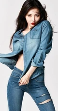 韩国女艺人泫雅紧身牛仔裤套装着身显纤细线条线条感写真图片