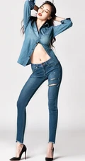 韩国女艺人泫雅紧身牛仔裤套装着身显纤细线条线条感写真图片