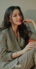 王楚然格纹套装着身舒适感十足沙发写真登杂志写真气质图片