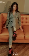 王楚然格纹套装着身舒适感十足沙发写真登杂志写真气质图片