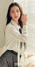 陈都灵白沙黑裙轻盈灵动沙发写真照片