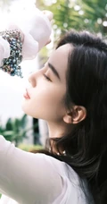 刘诗诗白裙着身仙气飘飘椰树林写真图片